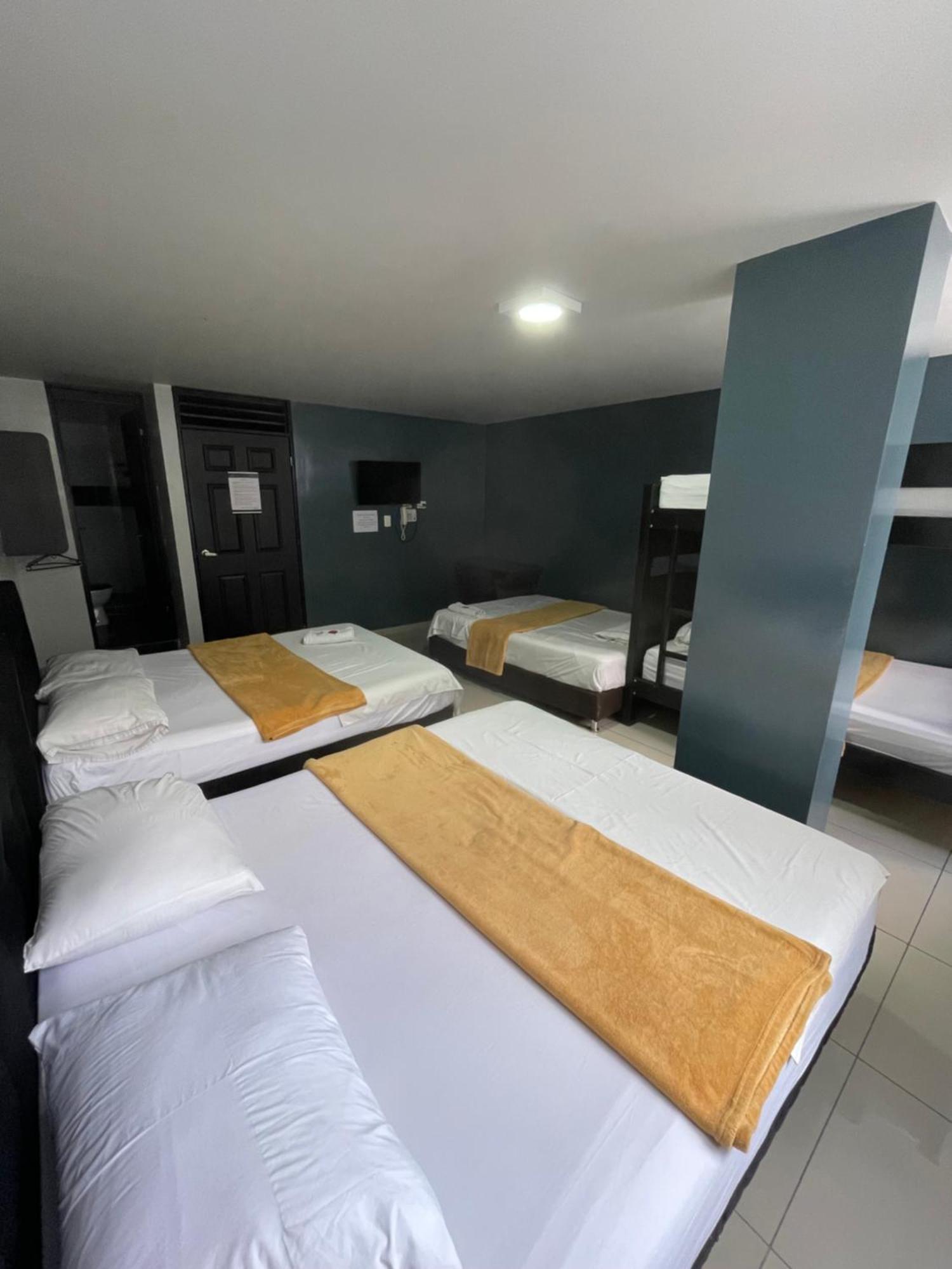 Hotel Escorial Ибаге Экстерьер фото